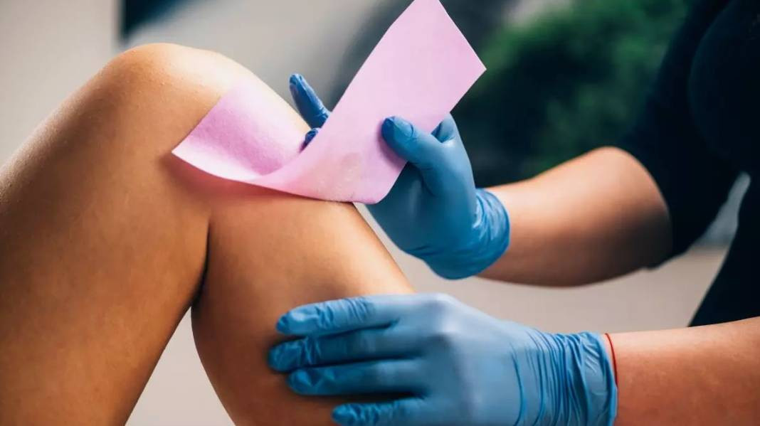 Ağda, ip ve cımbızı unutun! Bir kaşıkla tüyleri yok edin - Resim: 29